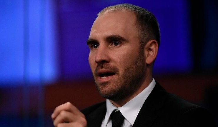 Guzmán: “Los funcionarios públicos de alto rango no podrán comprar dólares”