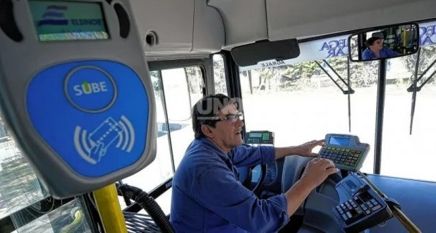 Octubre rojo: aumentos en el boleto de colectivo, servicios públicos y combustibles 