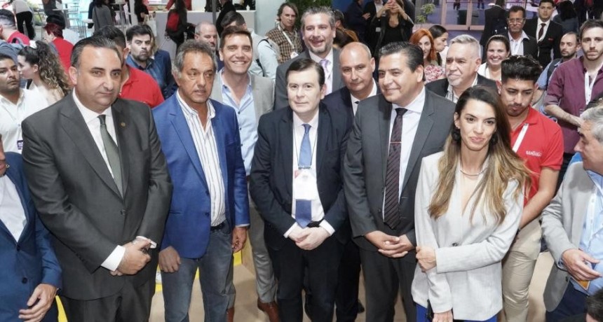 Daniel Scioli, junto a Zamora, recorri&oacute; la FIT y destac&oacute; la "llegada de turistas de Brasil a nuestros destinos tur&iacute;sticos"