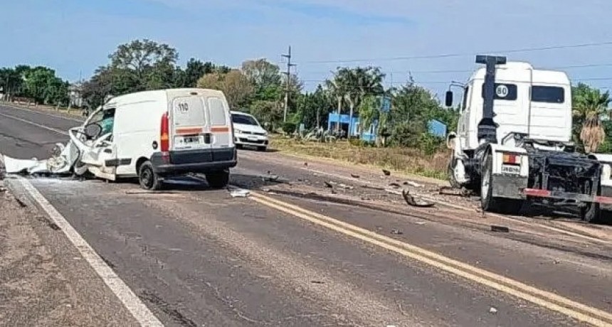 Grave accidente sobre Ruta Nacional 11 entre un camión y un utilitario a la altura Calchaquí