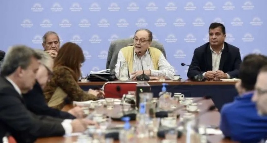 El presupuesto 2023 obtuvo dictamen con un artículo para que los jueces paguen Ganancias