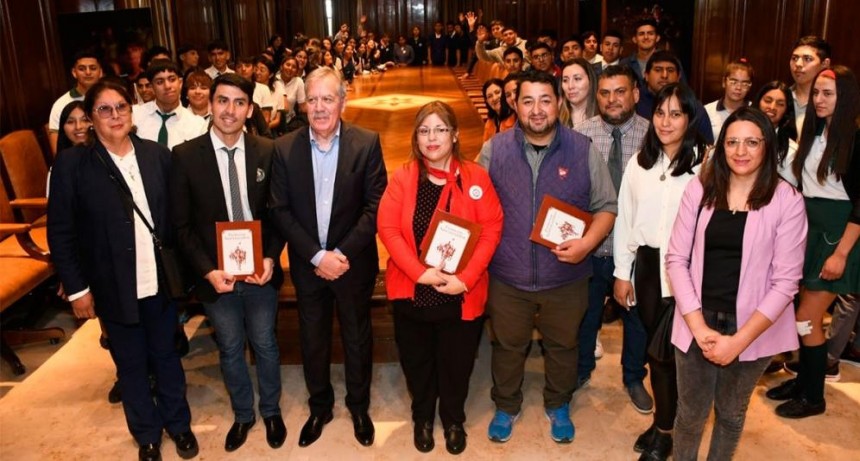 Alumnos de los departamentos Banda, Pellegrini y Jiménez visitaron Casa de Gobierno