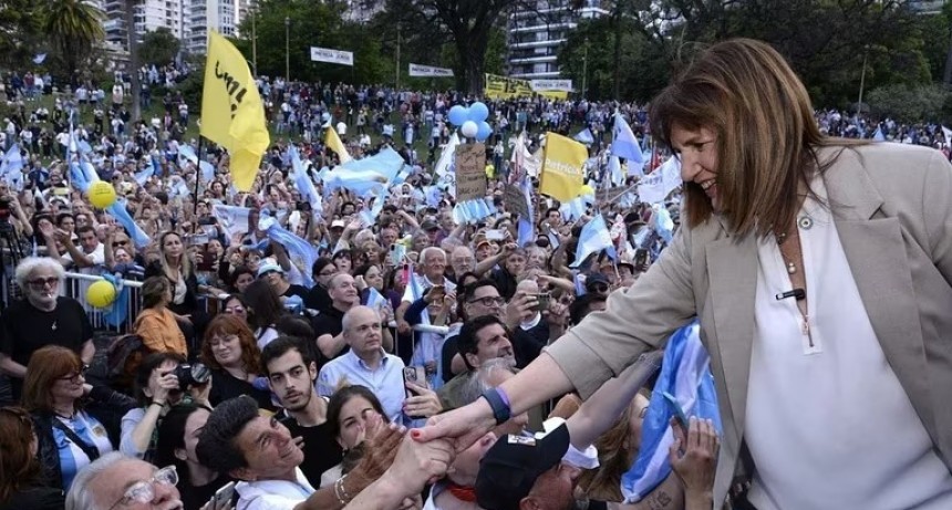 Patricia Bullrich les pidió a los votantes de Milei que “no compren espejitos de colores” y fustigó a Massa por la inflación