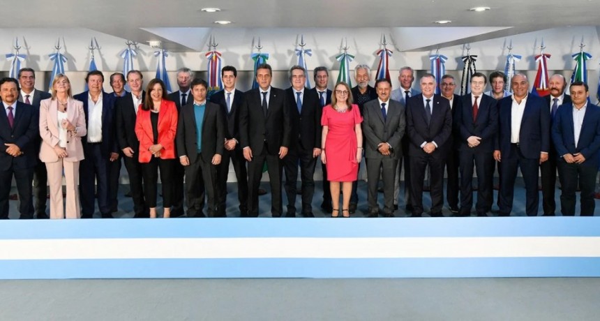 Gobernadores oficialistas ponen eje en las fortalezas de Massa: 