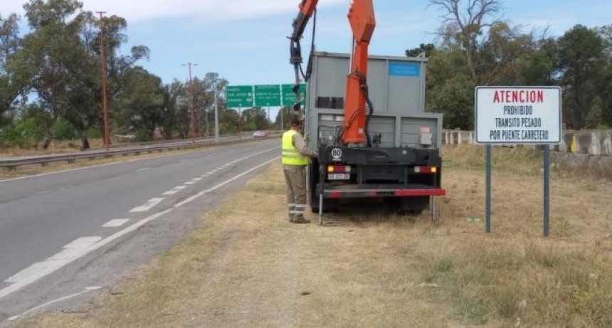 Vialidad Nacional realiza tareas de señalamiento en la Ruta Nacional 11, entre Santa Fe y Gobernador Crespo