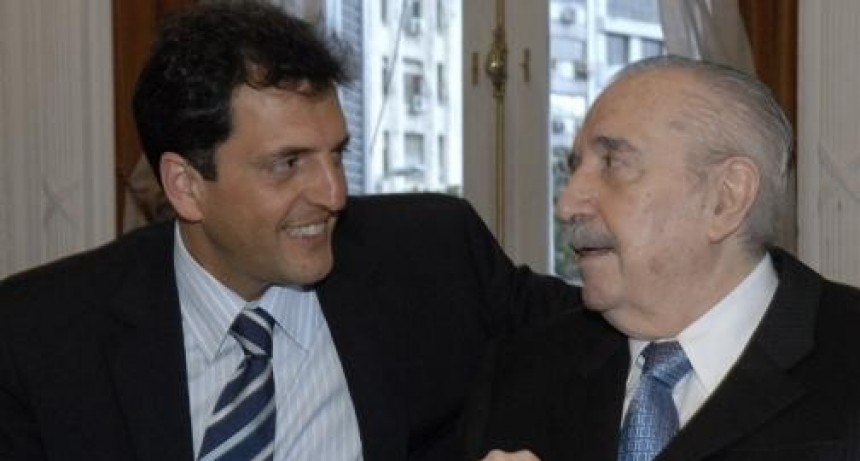 Unidad y Alfonsín, los ejes del reconocimiento de Massa por los 40 años de democracia