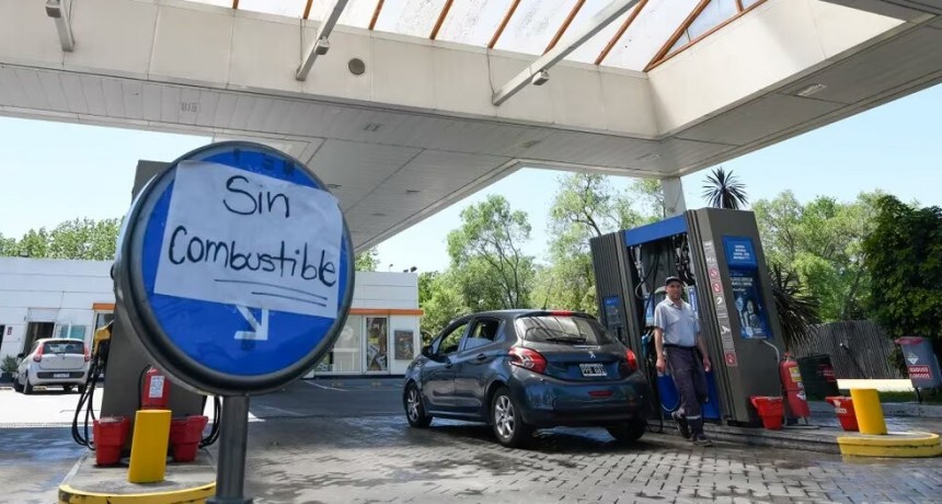 Las petroleras le presentaron un plan al Gobierno y aseguraron que el abastecimiento de nafta se está normalizando