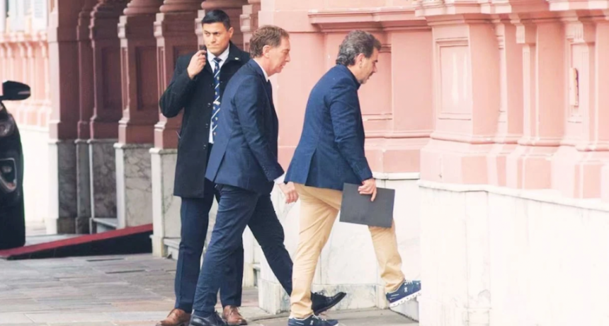 El Gobierno intenta reordenarse tras los embates del caso Espert que lo complica en la PBA