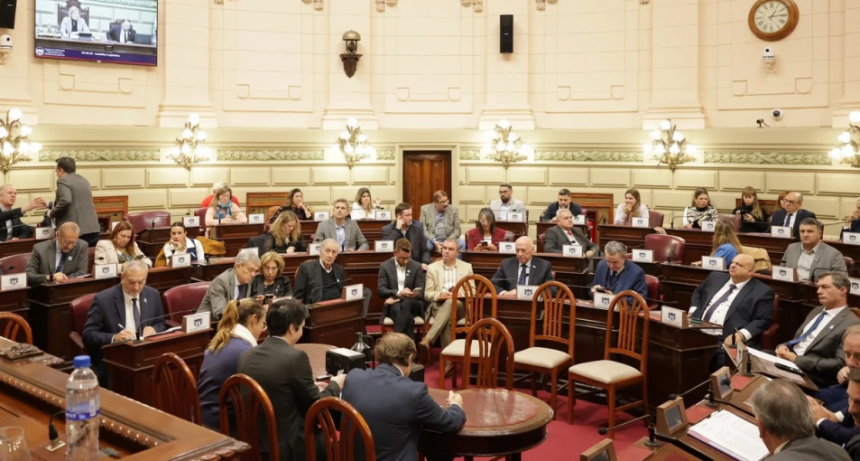 Senadores de Santa Fe reciben a cuatro ministros por un préstamo de 50 millones de euros