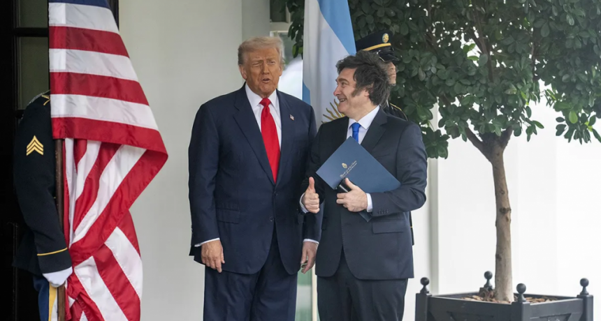 Donald Trump condicionó la ayuda a la Argentina al resultado electoral y el mercado reaccionó con fuertes caídas