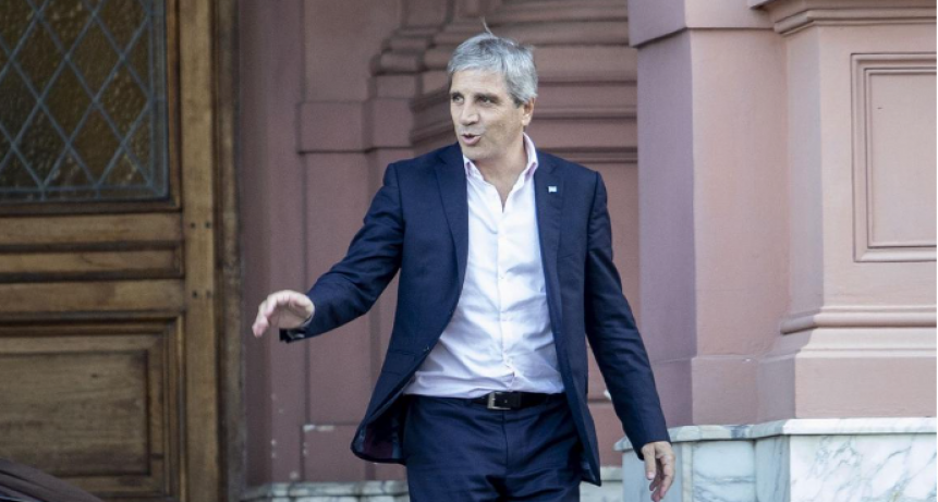 Caputo anunció una nueva etapa de reformas económicas y descartó una devaluación