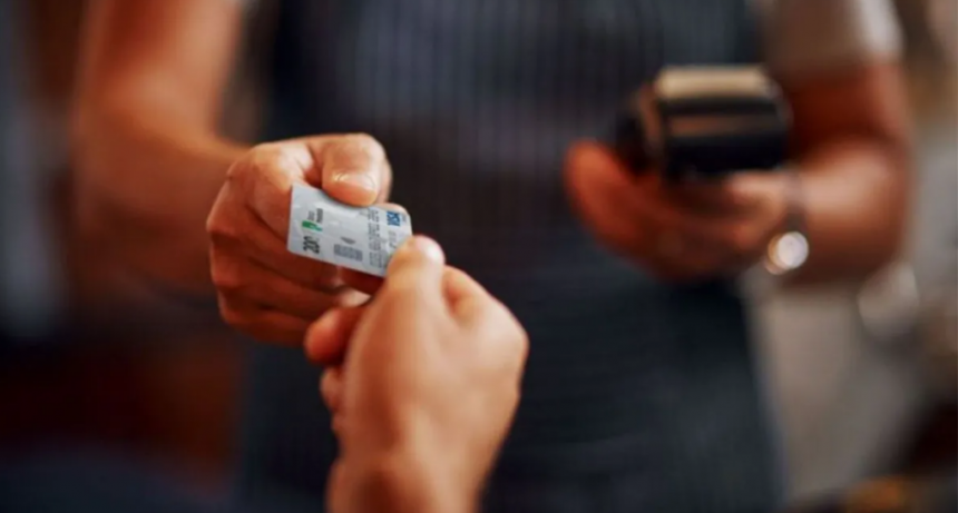 En un año aumentó 55% real la deuda con tarjetas de crédito en la Argentina: el ranking de morosidad por provincias