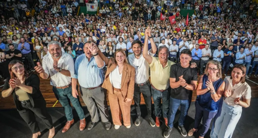 Maximiliano Pullaro y Gisela Scaglia cerraron la campa&ntilde;a de Provincias Unidas en la ciudad de Santa Fe