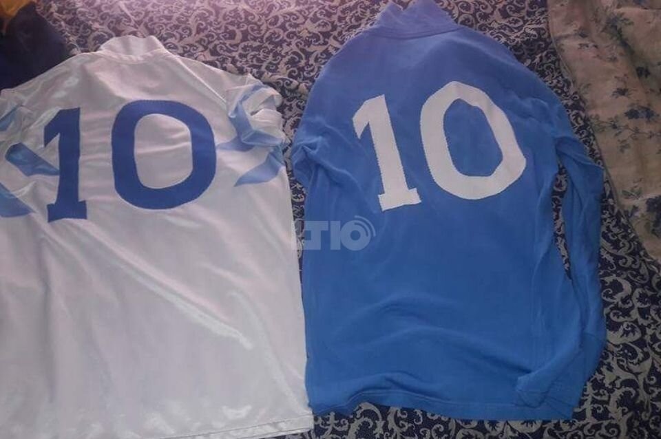 El coleccionista santafesino que tiene una remera de Maradona 
