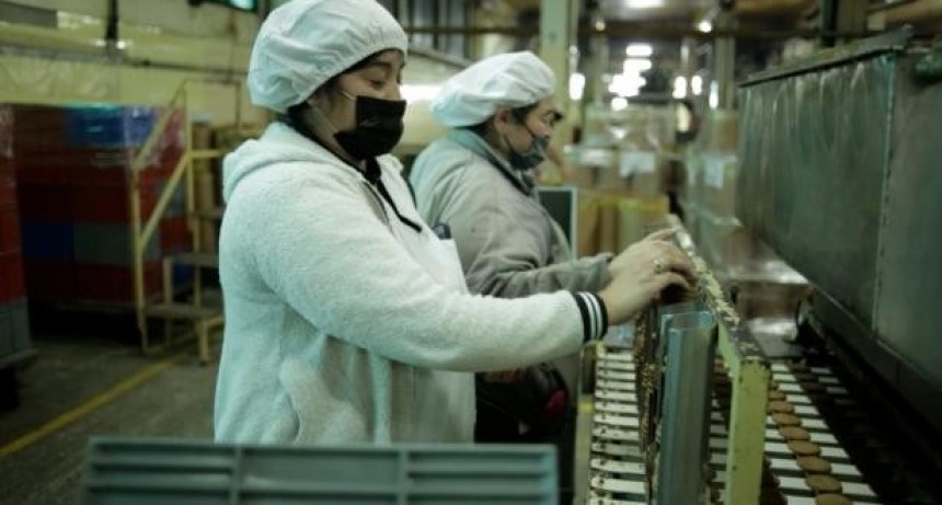 El gobierno nacional anunció un decreto para convertir la asistencia social en empleo 