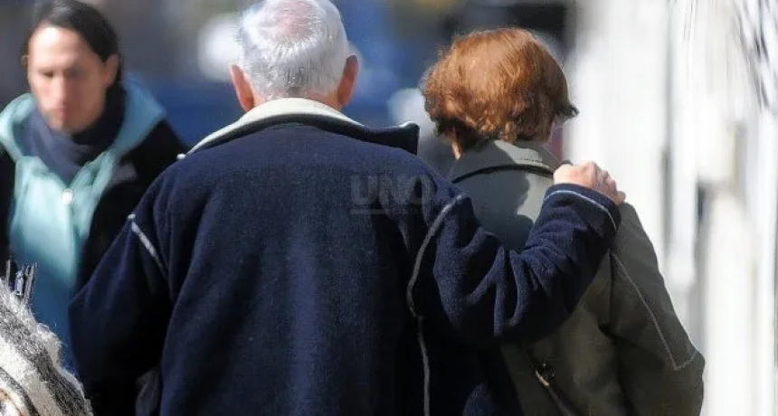 Las jubilaciones suben un 15,6% a partir de diciembre y confirman un bono de $10.000 por tres meses