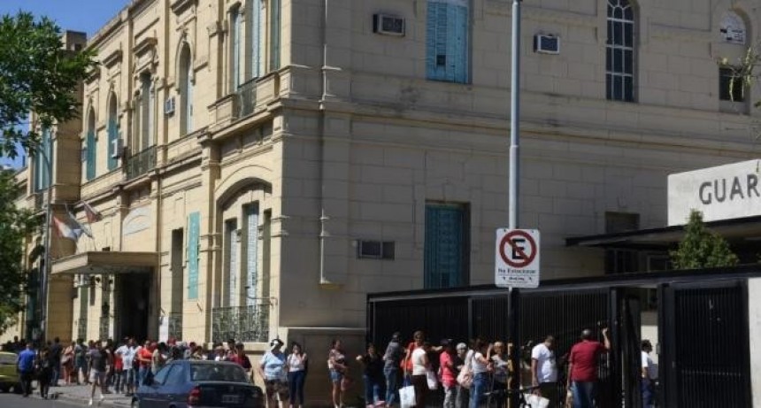 Tras los reclamos, las visitas a los pacientes del Cullen ingresarán por la puerta principal 