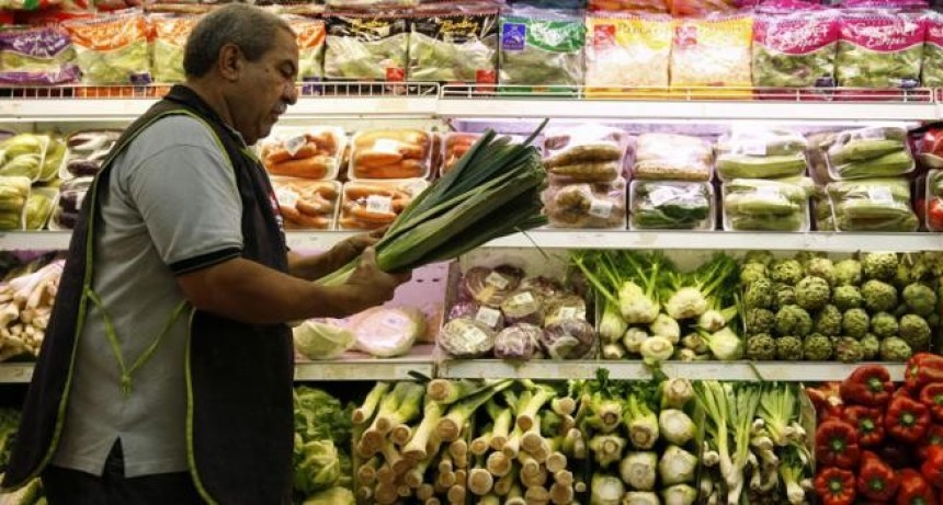 Un estudio reveló que los consumidores pagan cuatro veces más de lo que cobran los productores agropecuarios