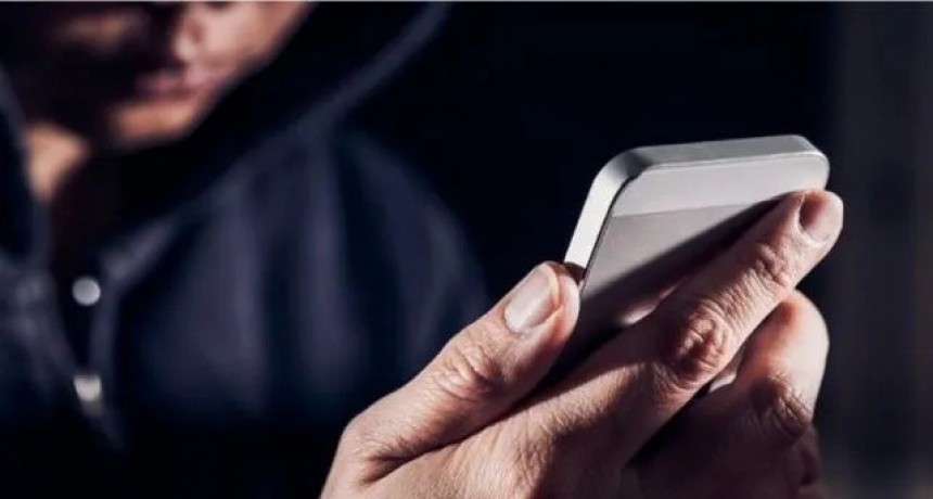 Le hackearon el teléfono a un diputado provincial: el delincuente pide transferencias