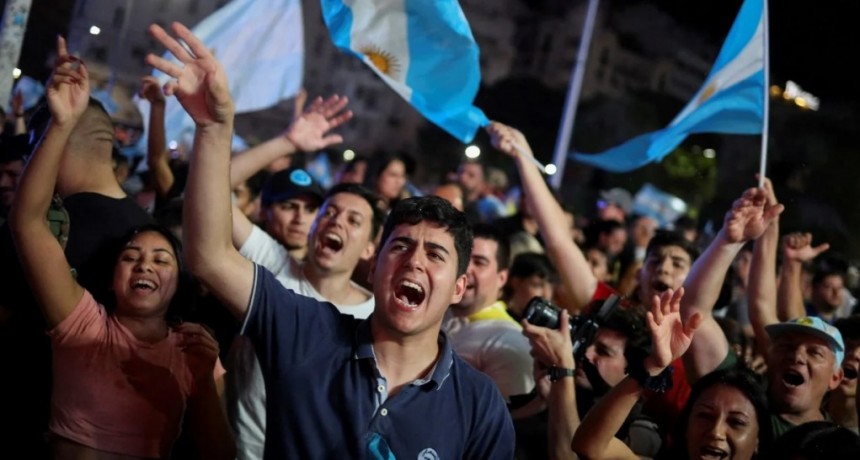 Por qué Milei generó empatía en los jóvenes y cómo supo captar su enojo