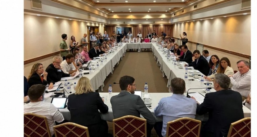 Pullaro acelera la agenda para definir el escenario antes de asumir