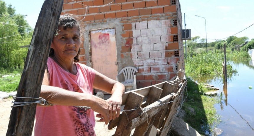 En La Vuelta del Paraguayo las familias huyen de la crecida