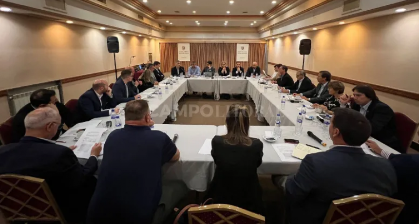 Pullaro recibió al campo  