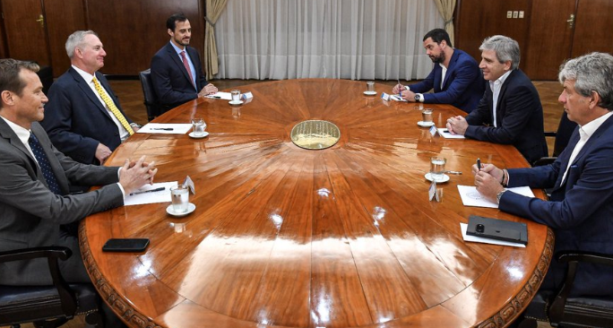 Caputo se reunió con Bunge y Viterra para impulsar la agroindustria