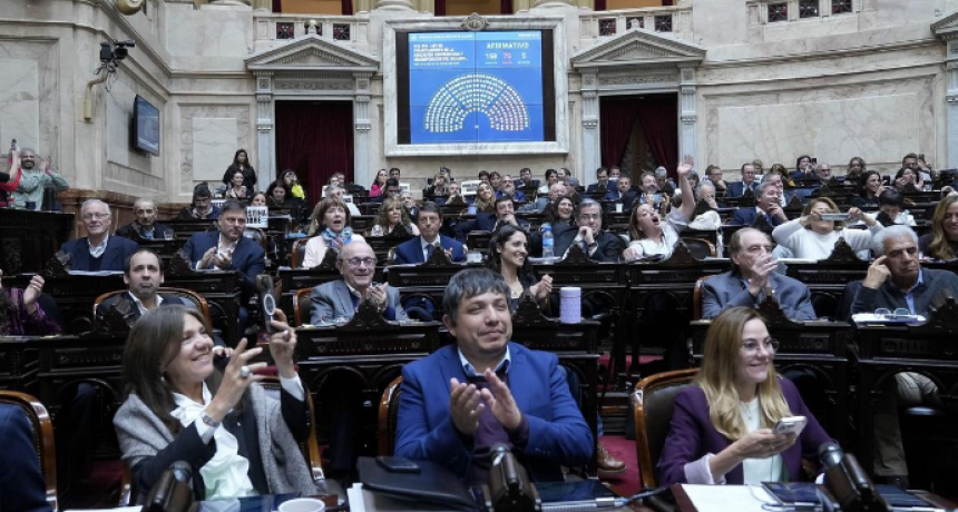 Presupuestos: un ajedrez que se jugará en 25 tableros a la vez