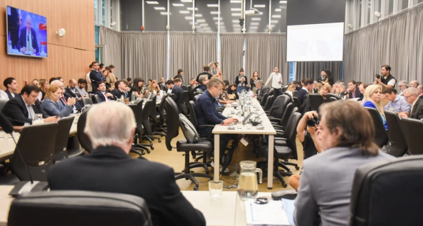 Con voto doble de Benegas Lynch, el oficialismo logró dictamen de mayoría en el Presupuesto 2026