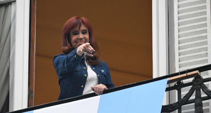 Cristina, en el pa&iacute;s extravagante: a m&aacute;s visitas, m&aacute;s soledad