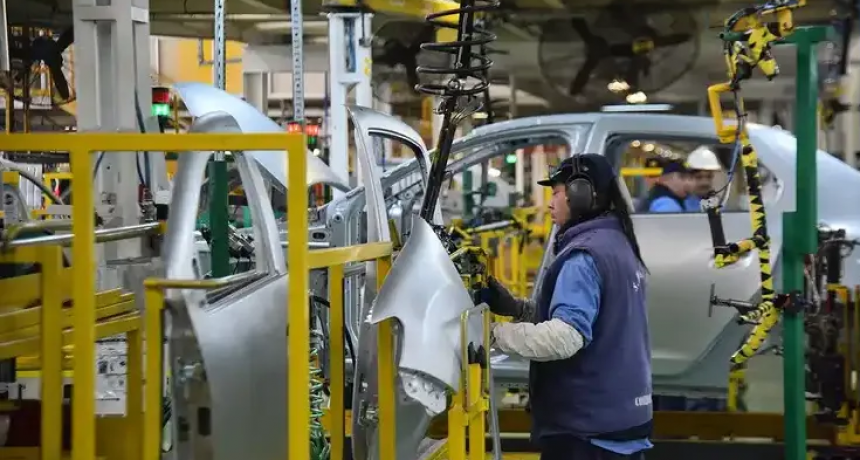 Renault deja de fabricar Sandero, Logan y Stepway en C&oacute;rdoba