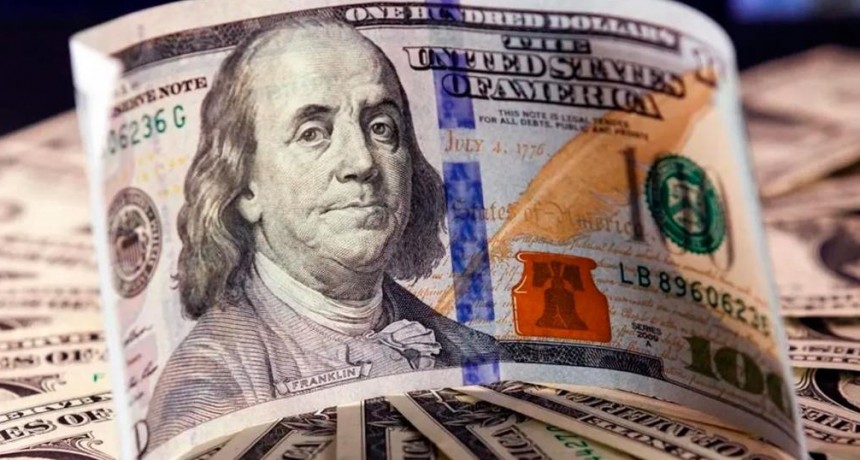 El dólar paralelo se mantiene en baja y este jueves cerró en $313