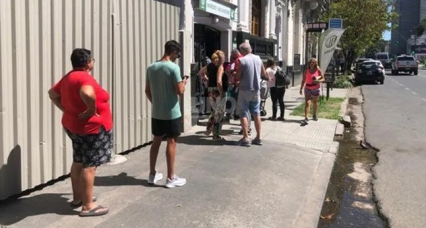 Coronavirus: colas para completar los esquemas de vacunación tras la suba de casos 