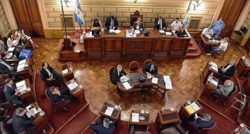 Perotti convocó a sesiones extraordinarias en la Legislatura provincial