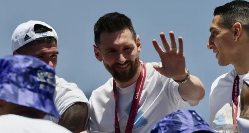 Perotti felicitó a Messi y a Di María en su regreso a la provincia tras ser campeones del mundo