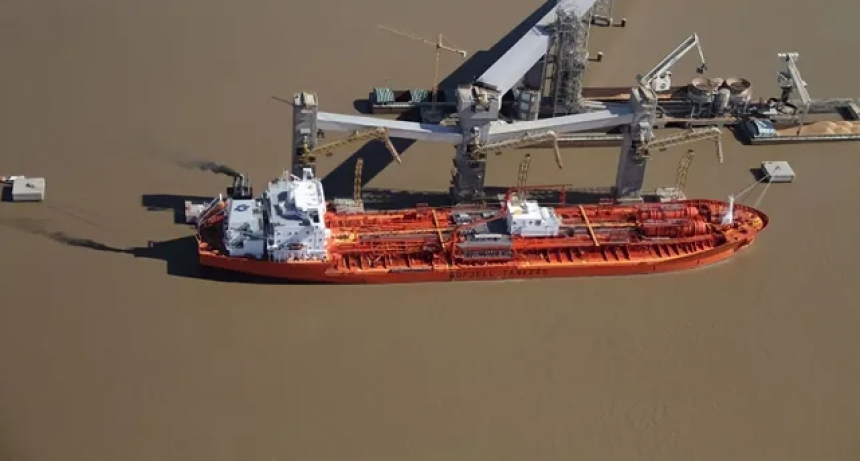 Mejoró la altura del Paraná y la carga de los buques llegó a máximos de tres años