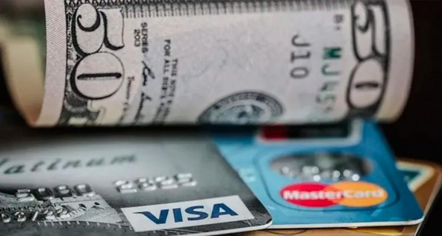 D&oacute;lar tarjeta: los gastos de los argentinos cayeron 22% en noviembre