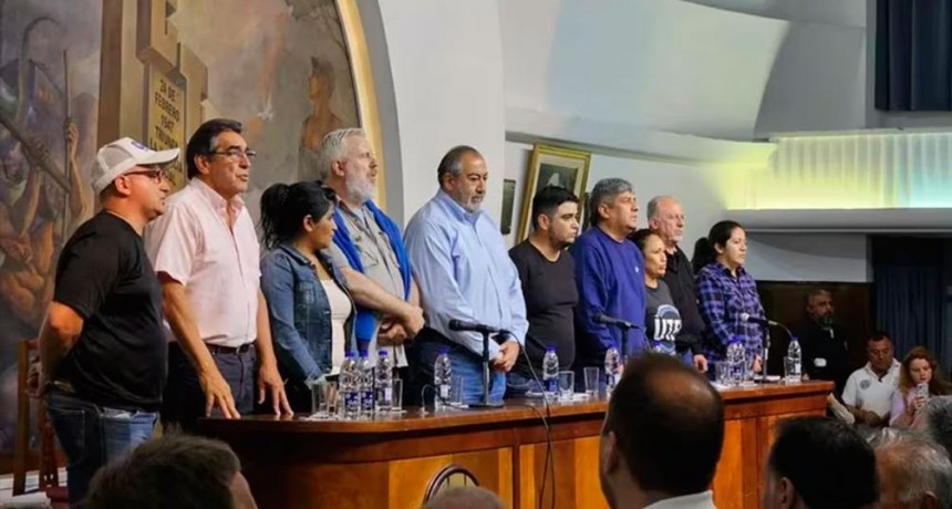 Dura advertencia de la CGT y organizaciones piqueteras a Javier Milei: “Vamos a ser los primeros en salir a la calle”