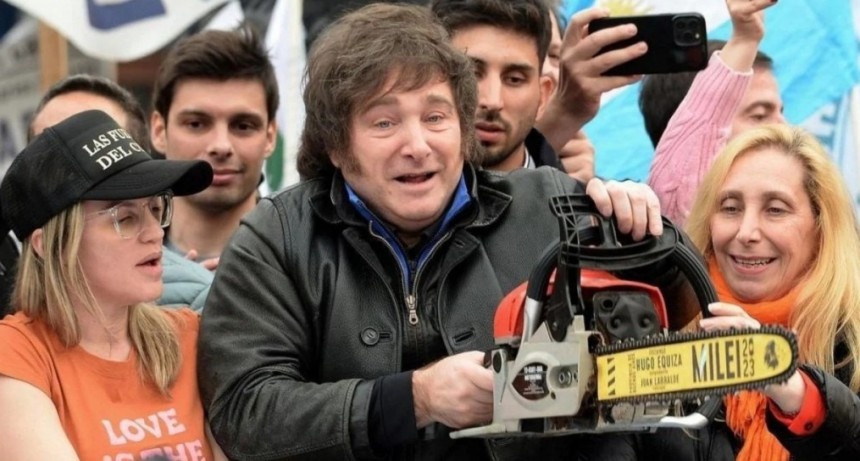 Cargos sin sentido, superposición de tareas y ñoquis, los objetivos de Milei