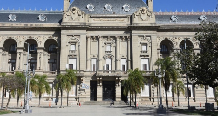 Los atrasos en inmobiliarios y patentes que complican a municipios y comunas