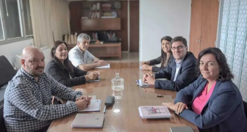 Las autoridades del Ministerio de Educación de Santa Fe mantuvieron una primera reunión con dirigentes de Amsafe