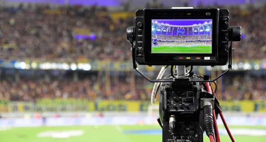 Javier Milei incluyó en el DNU la modificación para convertir los clubes de fútbol en Sociedades Anónimas