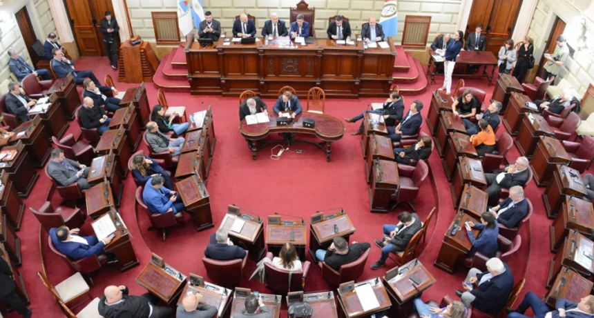 Maximiliano Pullaro envió a la Legislatura la Ley Tributaria de Santa Fe para 2024: todos los detalles