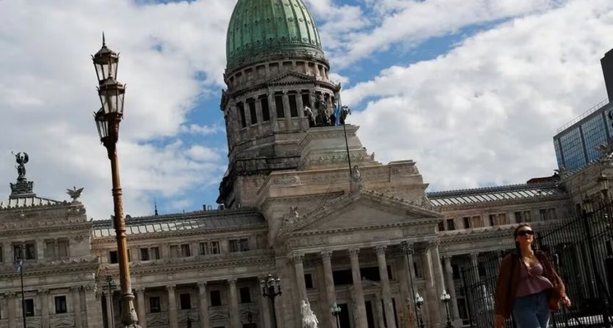 Tras el DNU de Milei, se recalienta la pelea en el Congreso por la comisión que evaluará su constitucionalidad