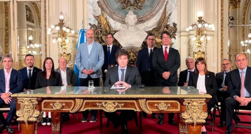 La Justicia aceptó tratar un amparo colectivo contra el DNU de Javier Milei