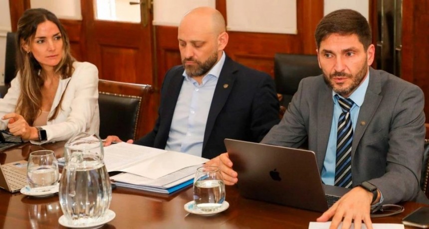 Pullaro apuntó contra el déficit y el estado de las empresas públicas