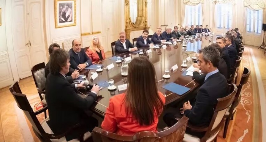 Fuerte presión de Milei a los gobernadores: solo revertirá Ganancias si apoyan la Ley Ómnibus y el DNU en el Congreso