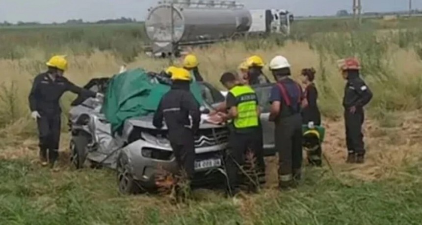 Una pareja murió tras chocar contra un camión mientras viajaba a Santa Fe para Navidad