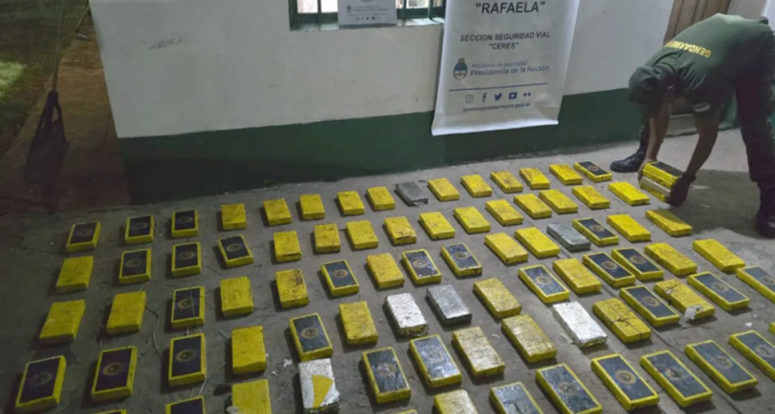 Narcotráfico: hallaron más de 100 kilos de cocaína en un control de Gendarmería en Ceres